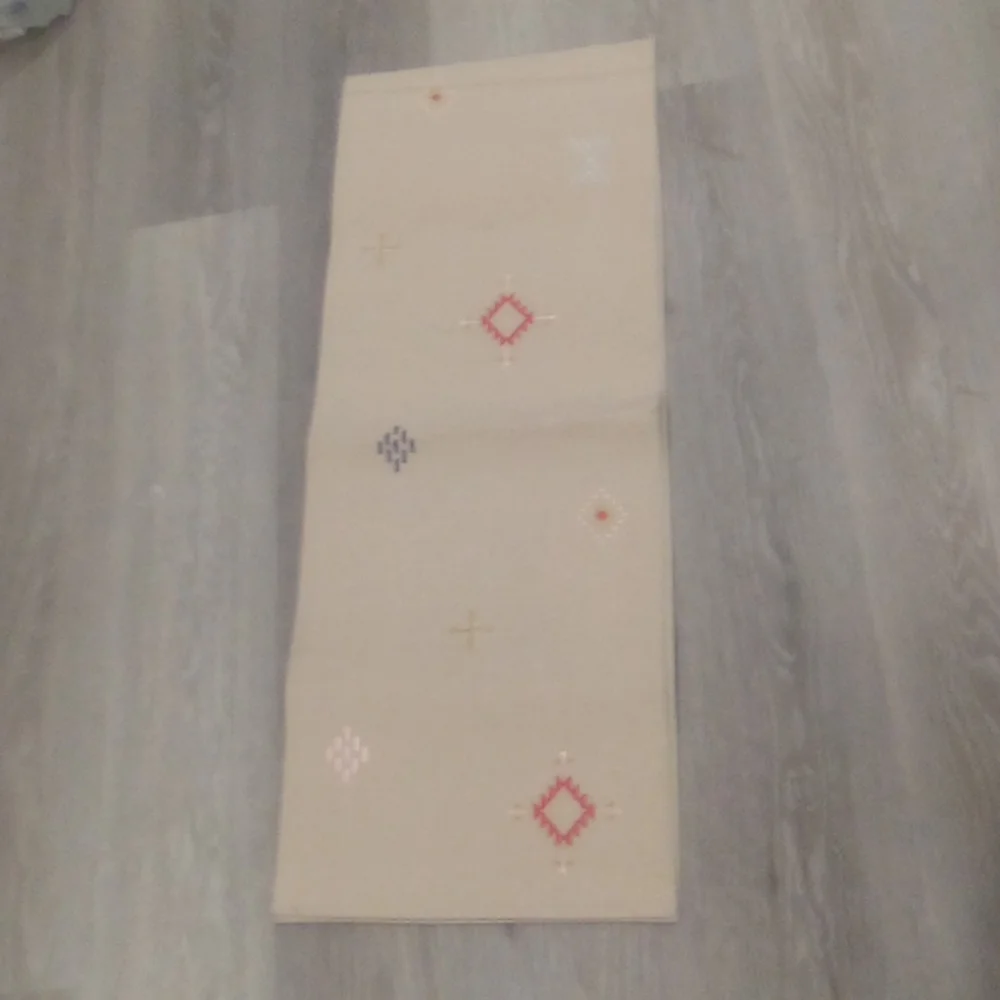 Table Runner Embroidered Aztec Print - Picture 1 of 13